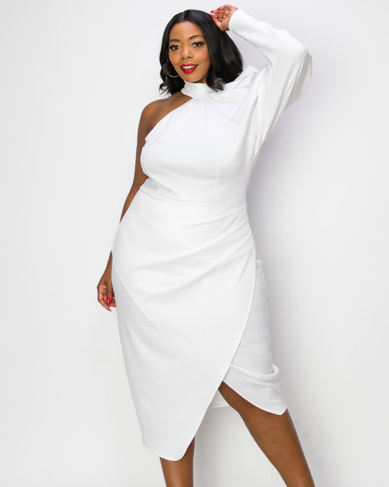Front of a model wearing a size 2X GiGi Dress in Ivory by L I V D. | dia_product_style_image_id:251614